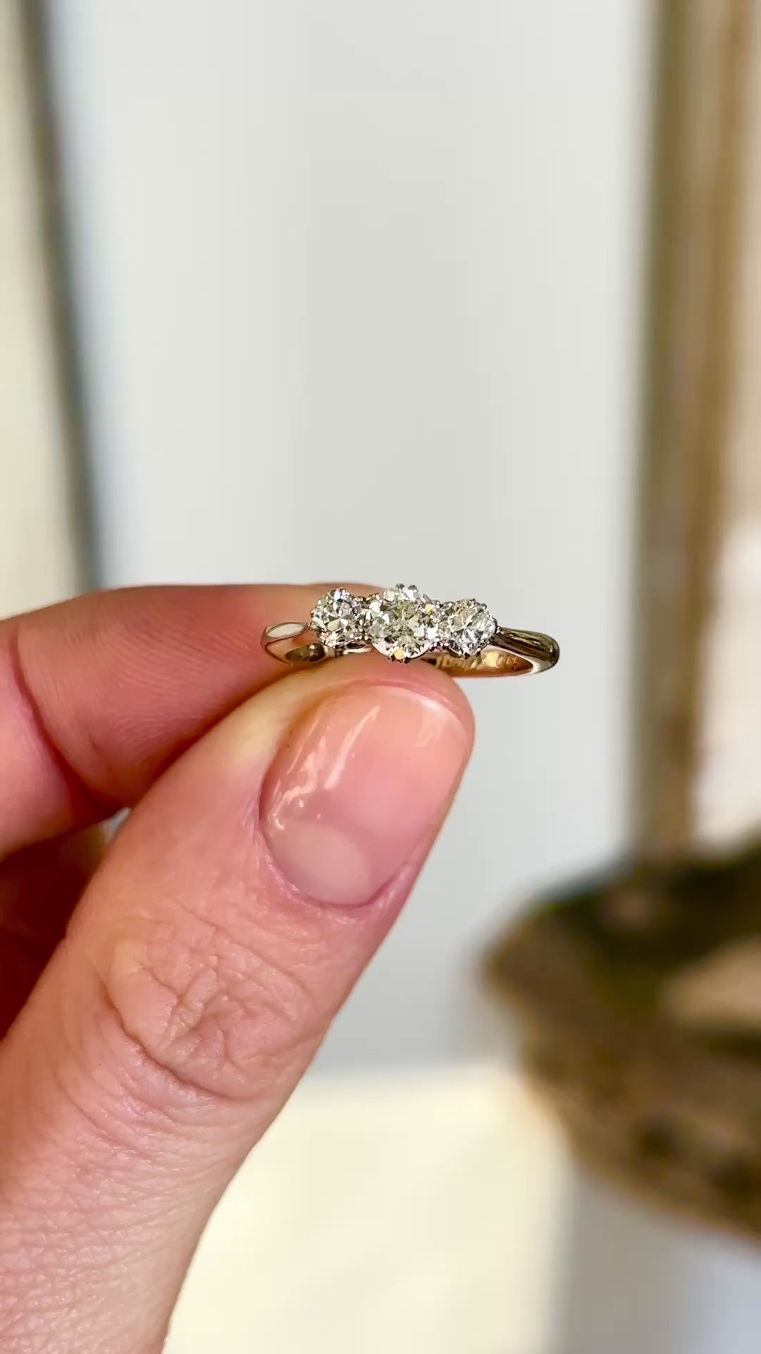 Vintage, 1930s diamond three-stone ring