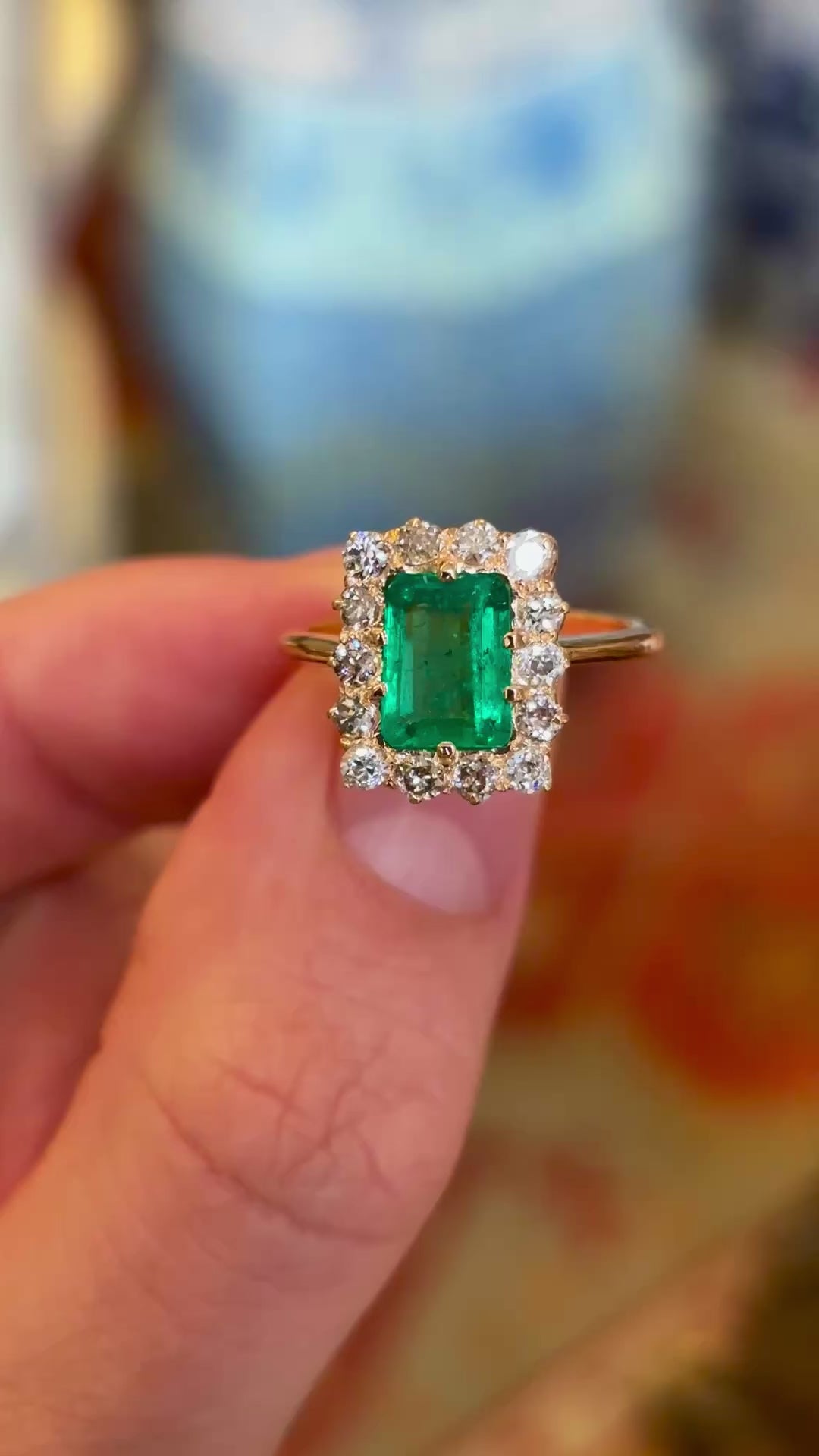 Vintage, 1940s emerald & diamond cluster ring