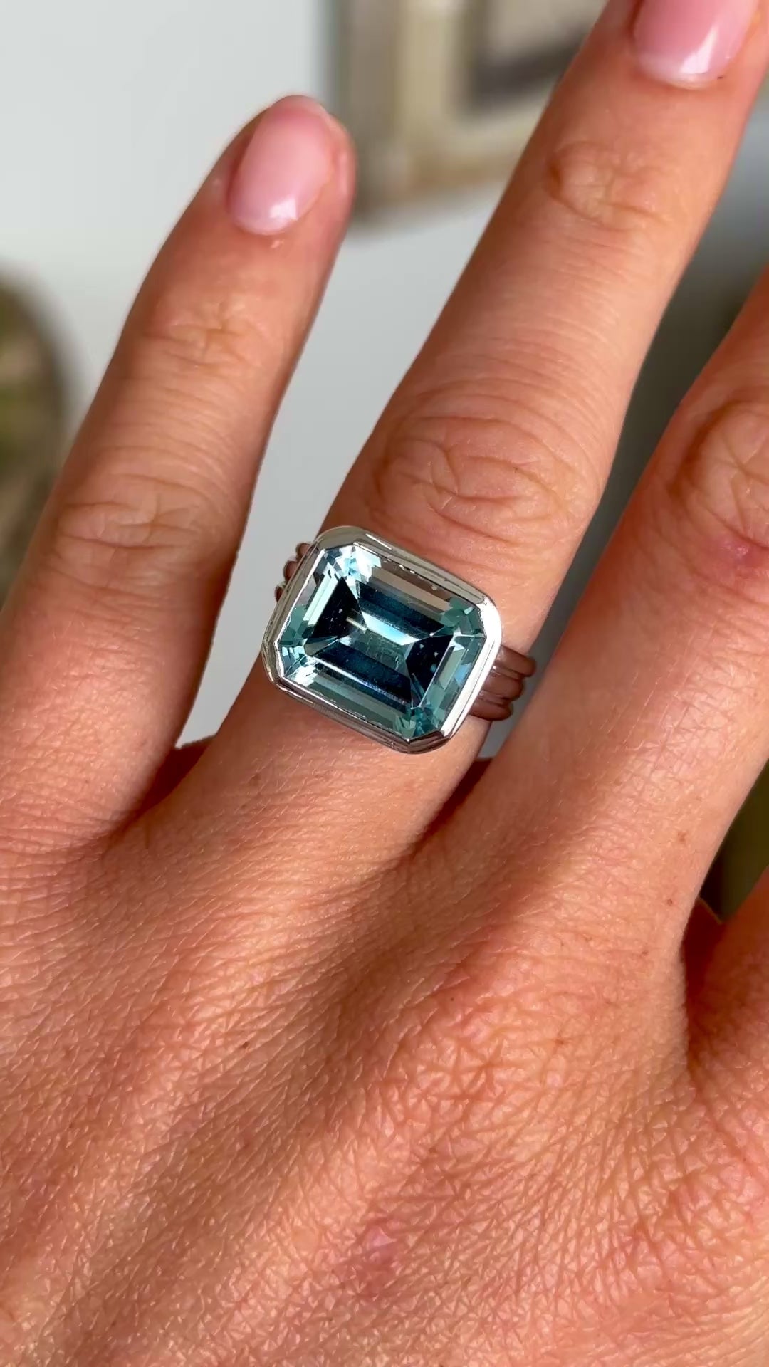 Vintage, 8ct aquamarine single-stone ring