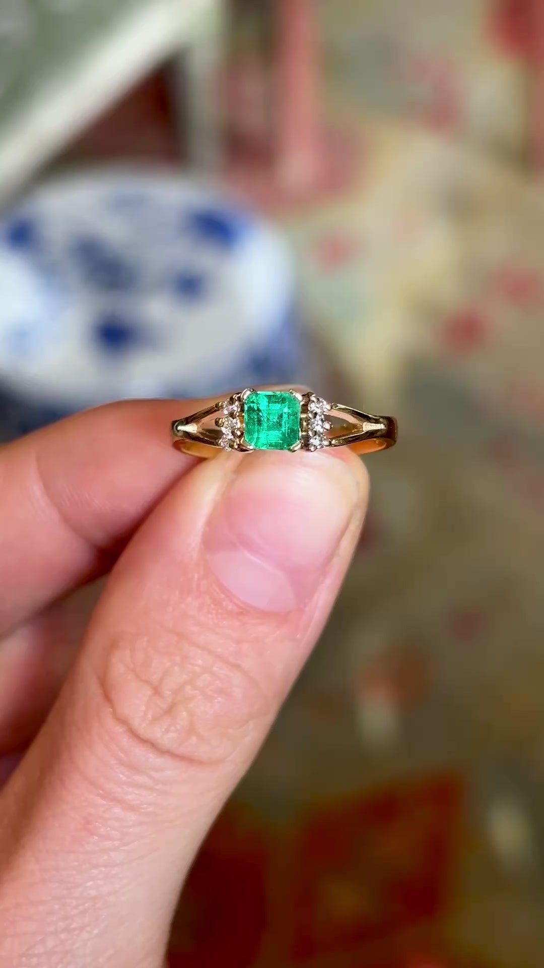 Vintage, 1960s emerald & diamond cluster ring
