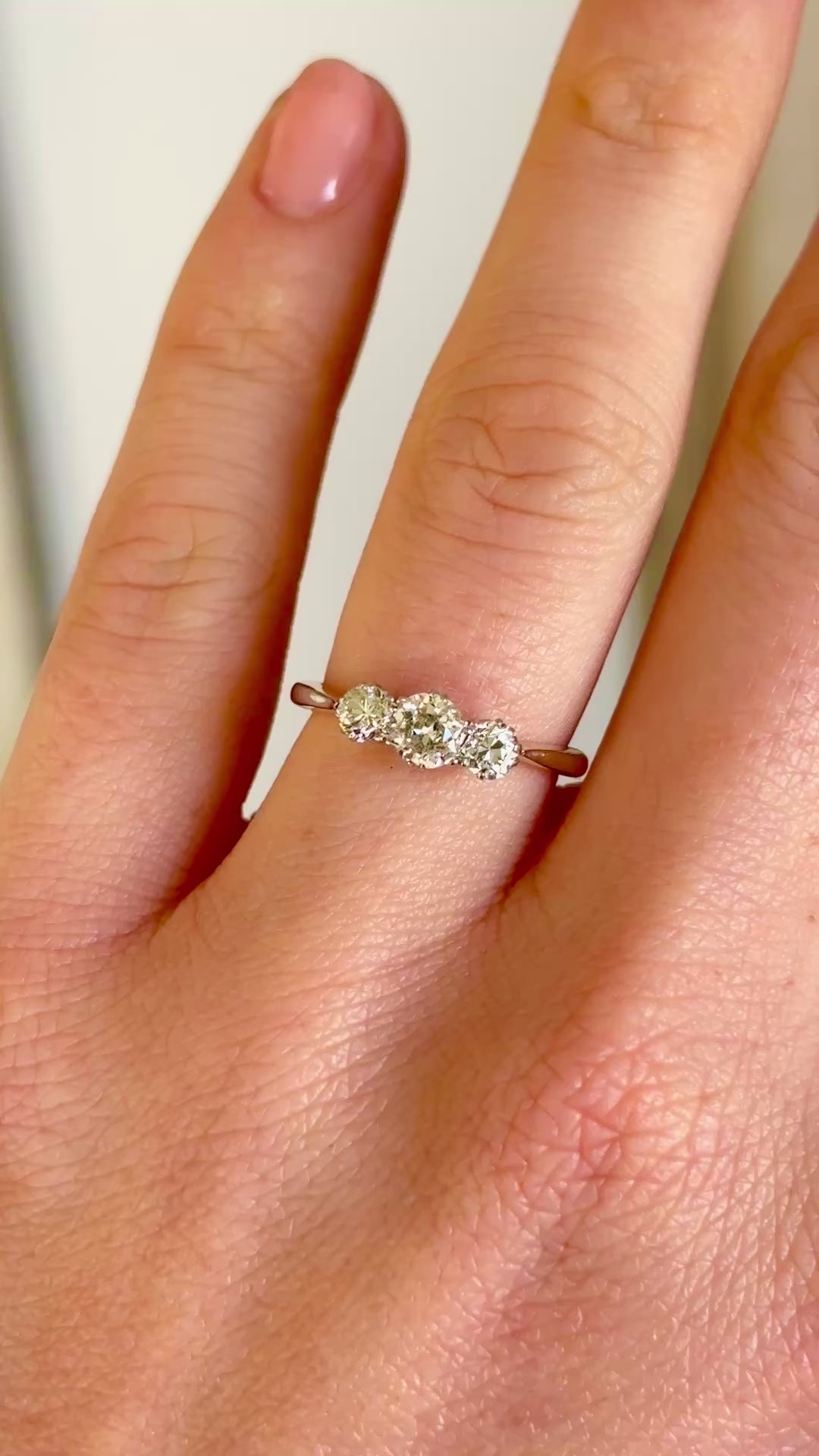 Vintage, 1930s diamond three-stone ring