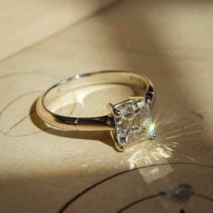 Vintage 1980s solitaire diamond ring in platinum