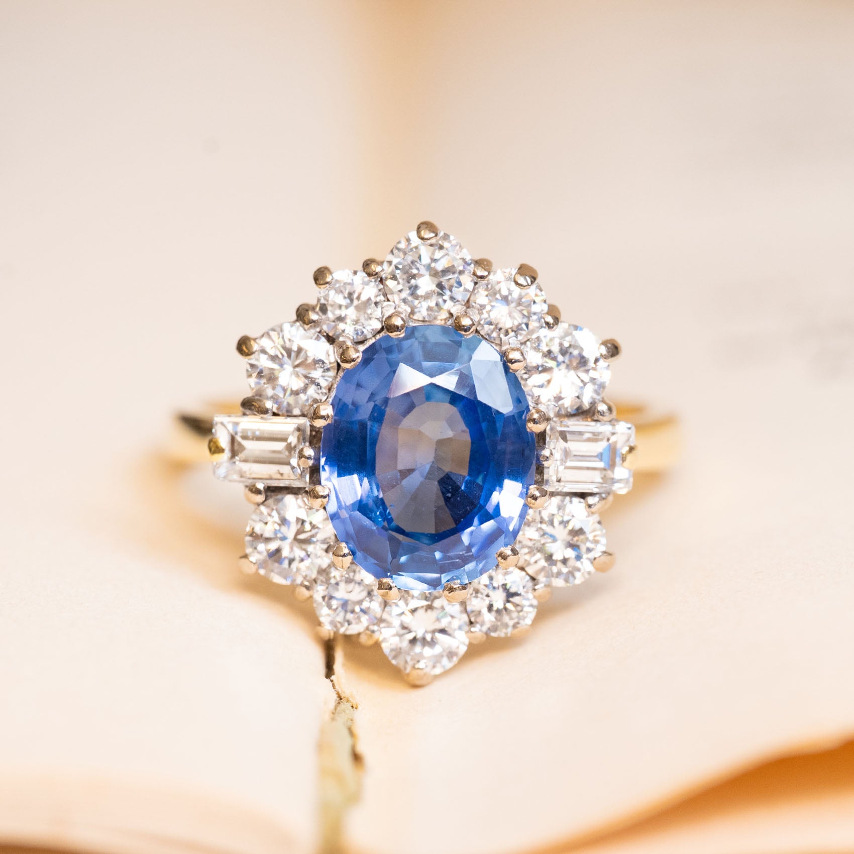 Vintage 1980s cornflower blue sapphire and diamond cluster ring in yellow gold.