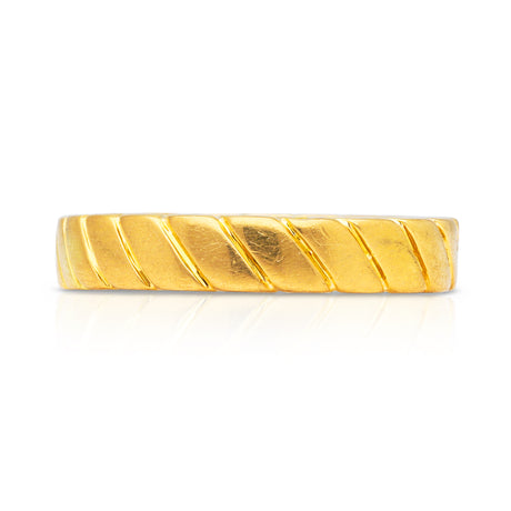 Van Cleef & Arpels 18ct yellow gold band, front view. 