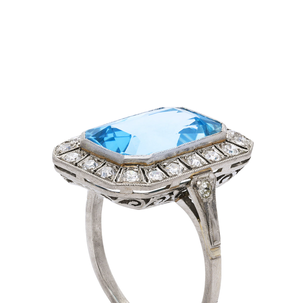 Art Deco aquamarine and diamond cluster ring, side view. 