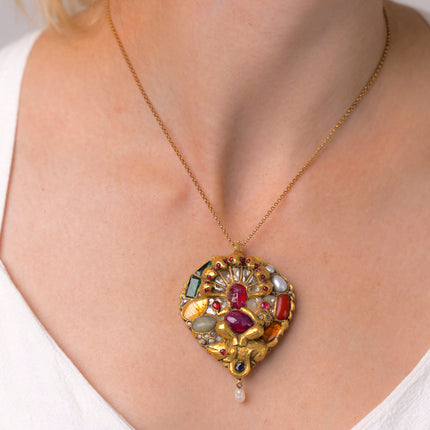 17th Century | A Rare MUGHAL Pendant, 22ct Gold