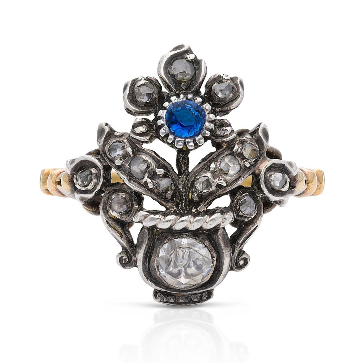 Antique Giardinetti sapphire ring, front view.