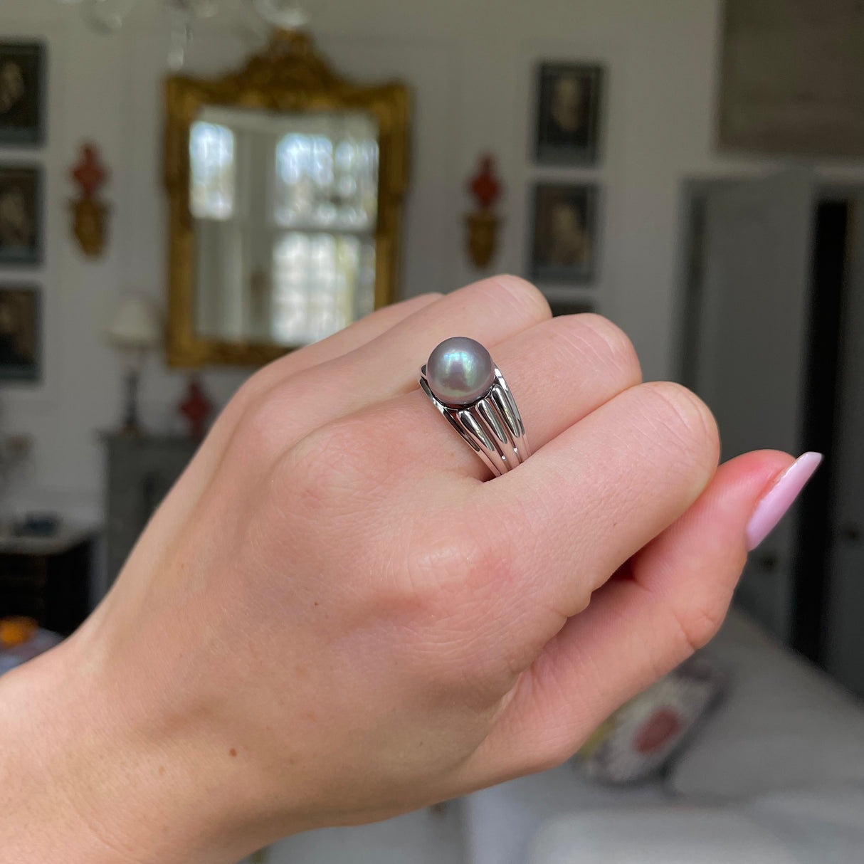 A rare design | Art Deco, 1920s, 18ct white gold natural pearl ring