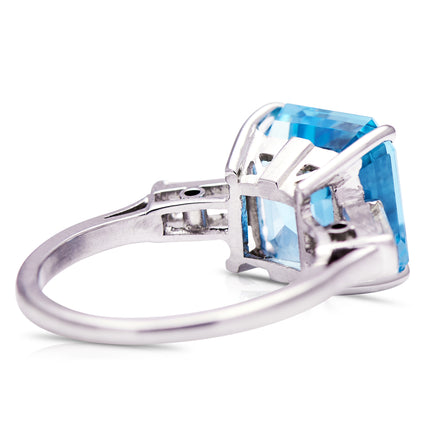Art Deco, 18ct White Gold, Aquamarine and Diamond Ring