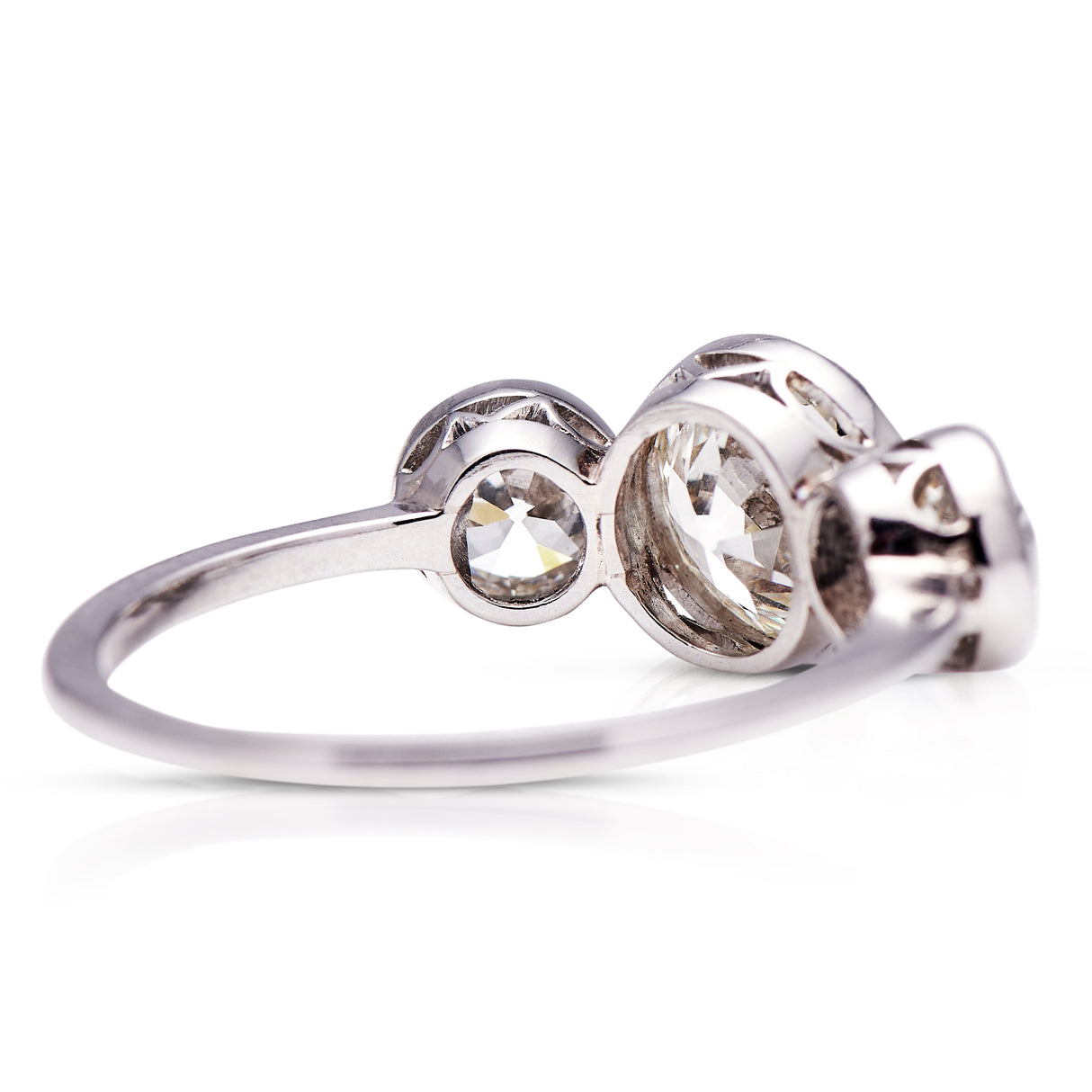 Vintage | Art Deco, large diamond three-stone ring
