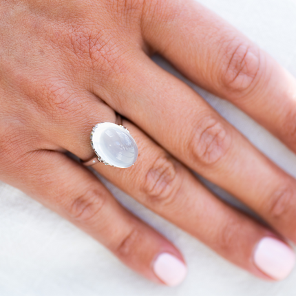 Antique_Rings | Vintage_rings | Antique Engagement Rings | Antique Ring Boutique | Vintage Engagement Rings | Antique Engagement Rings | Antique Jewellery company | Vintage Jewellery Mid Century, 1950’s, 18ct White Gold, Moonstone Ring