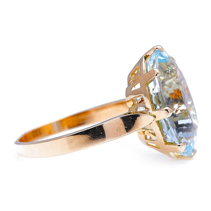 Mid Century, 18ct Gold, Single Stone Aquamarine Ring
