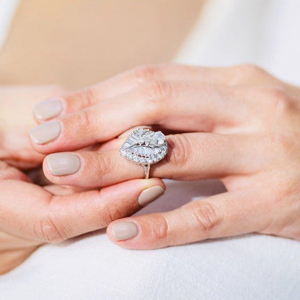 Vintage, Platinum, Diamond Cluster Ring Antique Engagement Rings | Diamond Engagement Rings | Antique Rings | Antique Ring Boutique | Vintage Engagement Rings | Antique Engagement Rings | Antique Jewellery company | Vintage Jewellery
