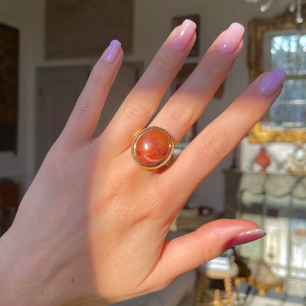 An Impressive Cabochon Agate Ring, Set in 18ct Gold