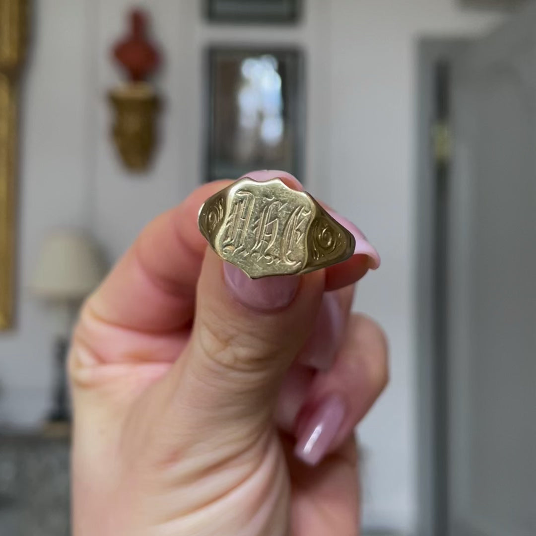 Signet ring